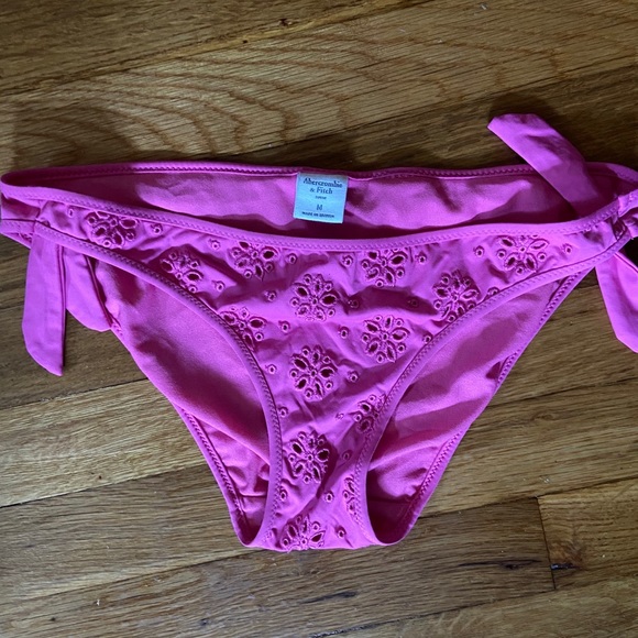 Pink Abercrombie and Fitch bikini - Picture 2 of 5